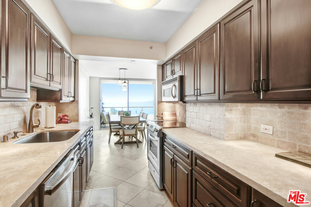 Property Photo:  201   Ocean Ave 408P  CA 90402 