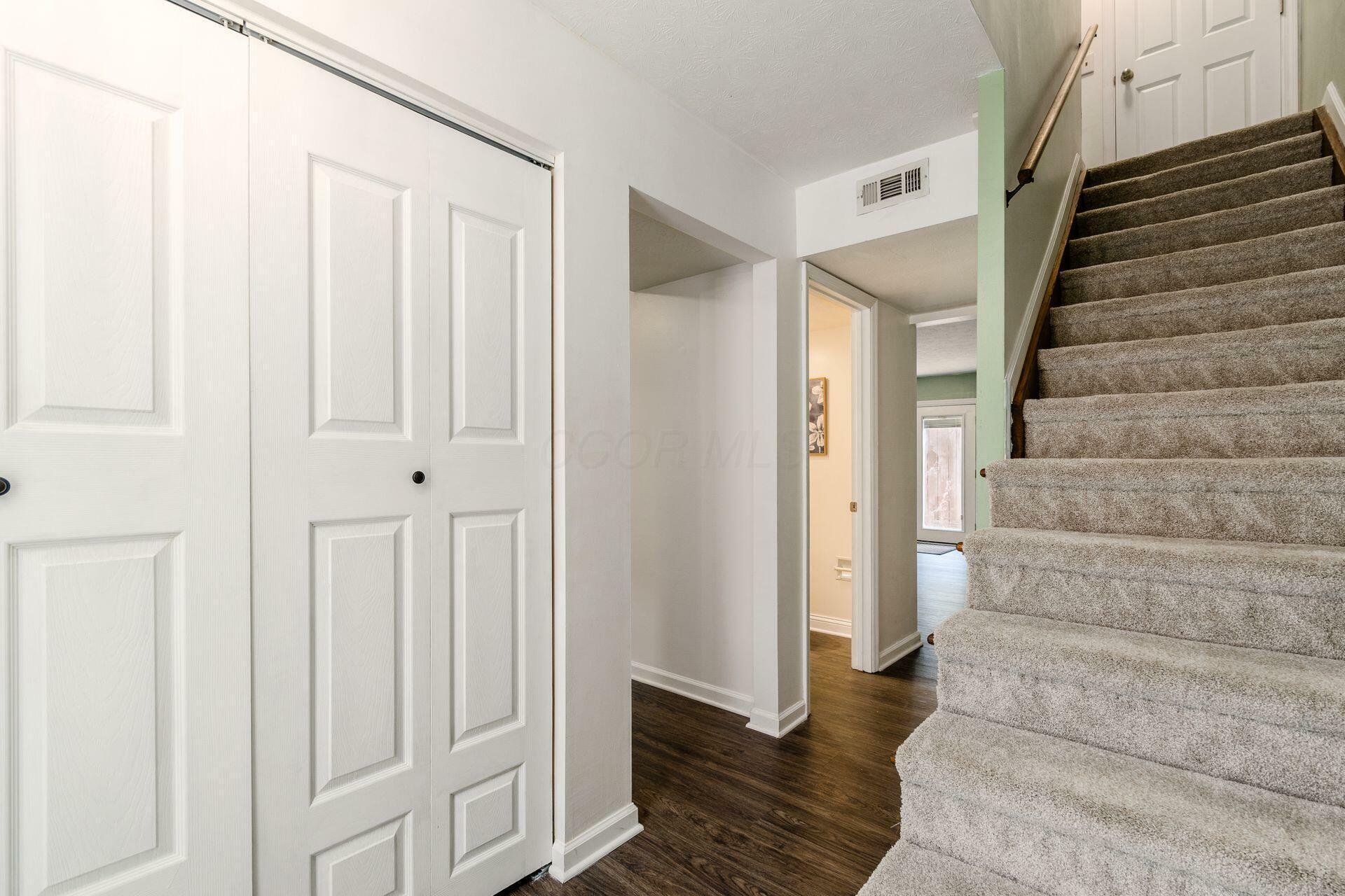 Property Photo:  2804 Downing Way  OH 43221 