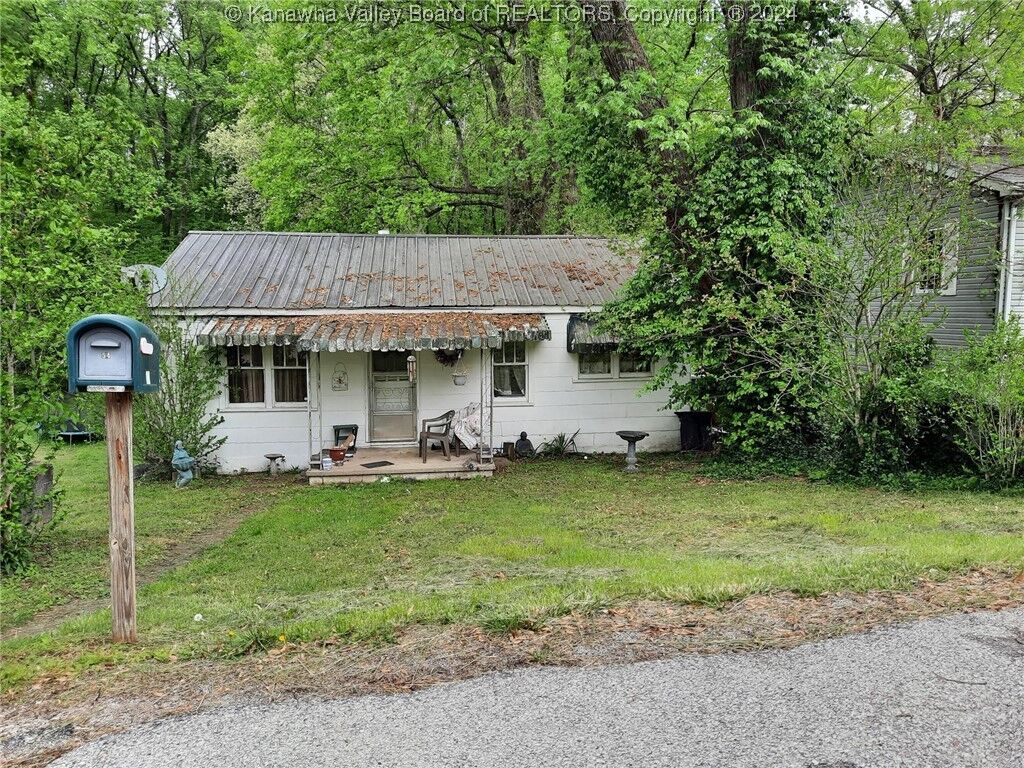 Property Photo: 54 3rd Street W WV 25177