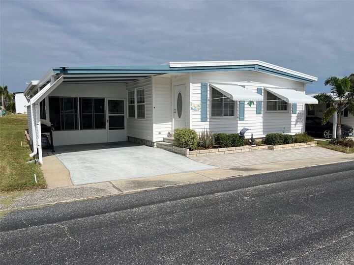 Property Photo:  573 Queen Palm Street  FL 33778 