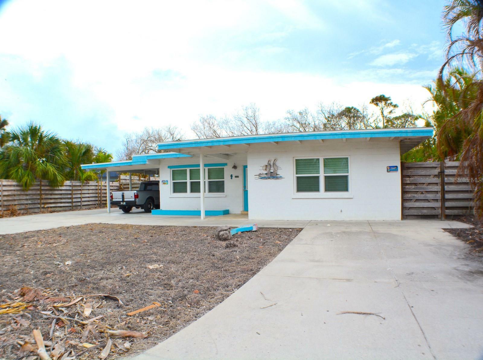 Property Photo:  1132 Crescent Street  FL 34242 