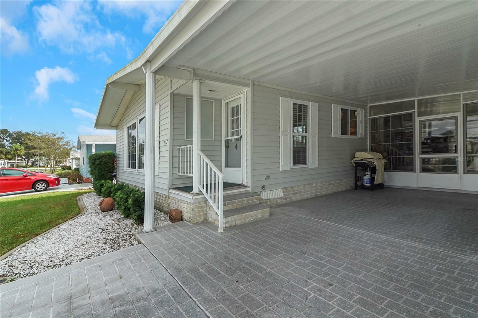 Property Photo:  1112 Paradise Drive  FL 32159 