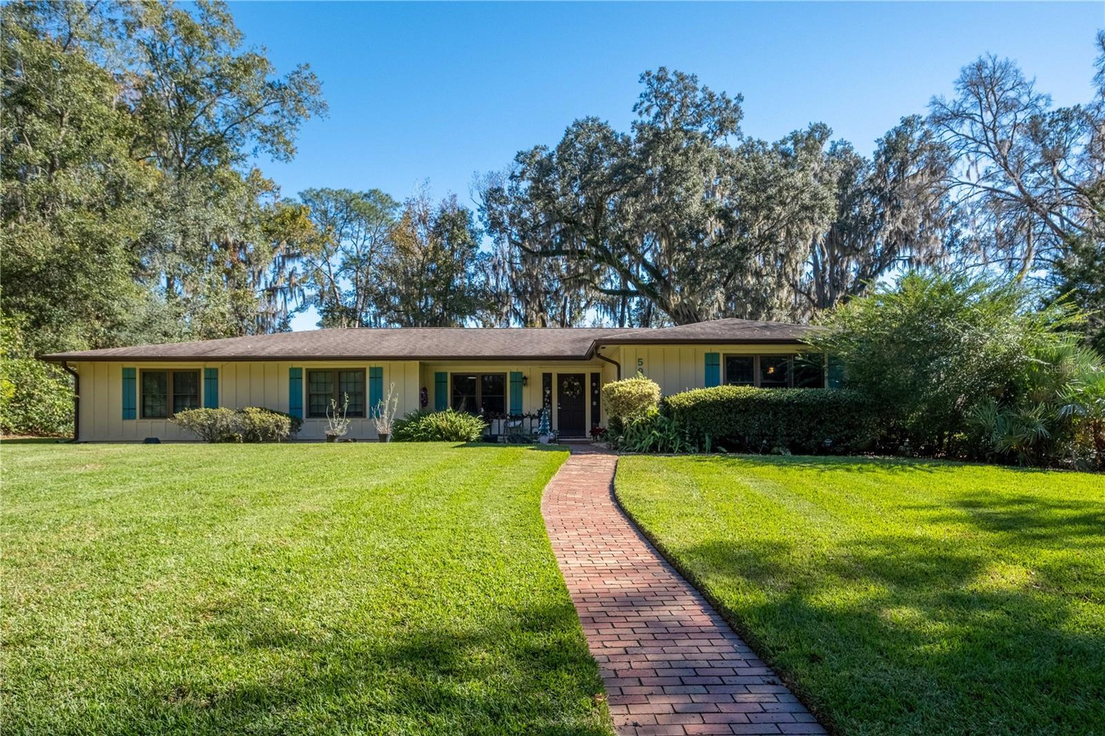 Property Photo:  5905 SW 36th Way  FL 32608 