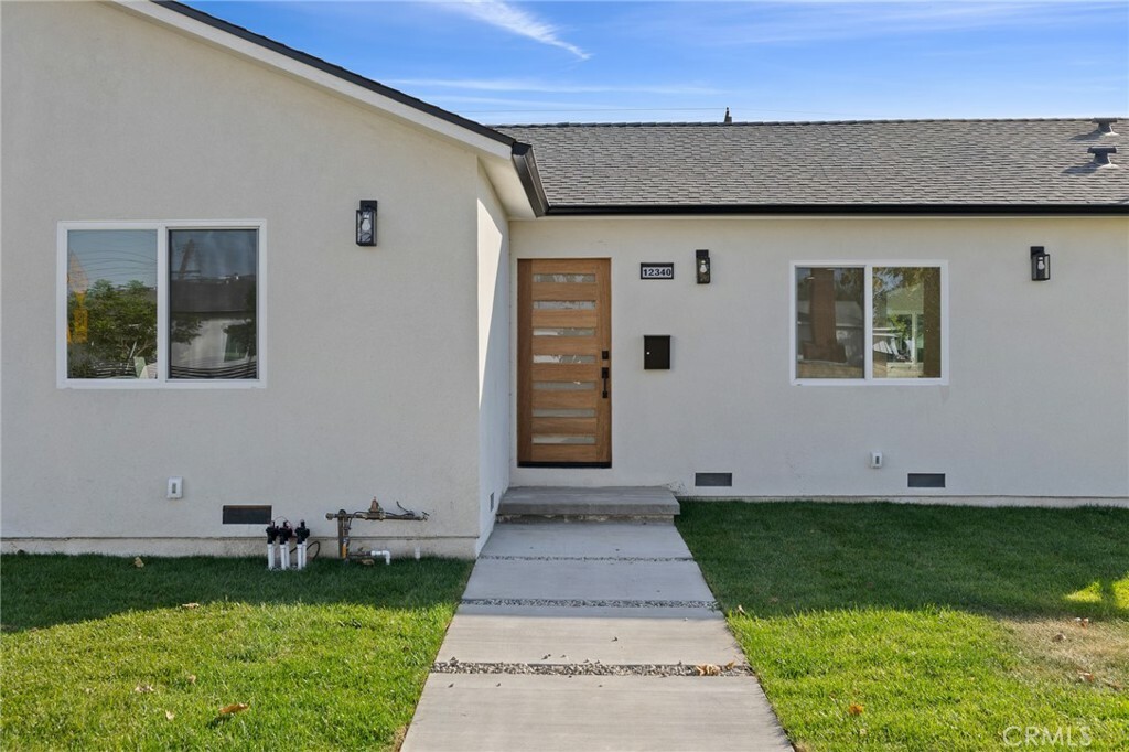 Property Photo:  12340 Lull Street  CA 91605 