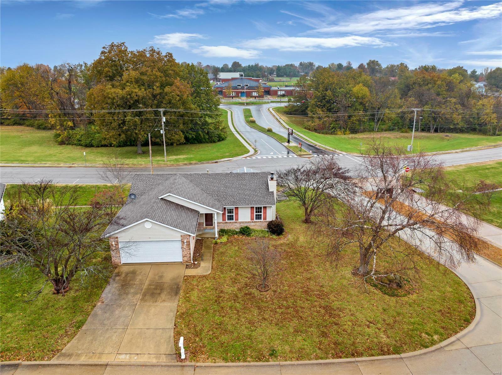 Property Photo:  332 Sandalwood Drive  IL 62298 