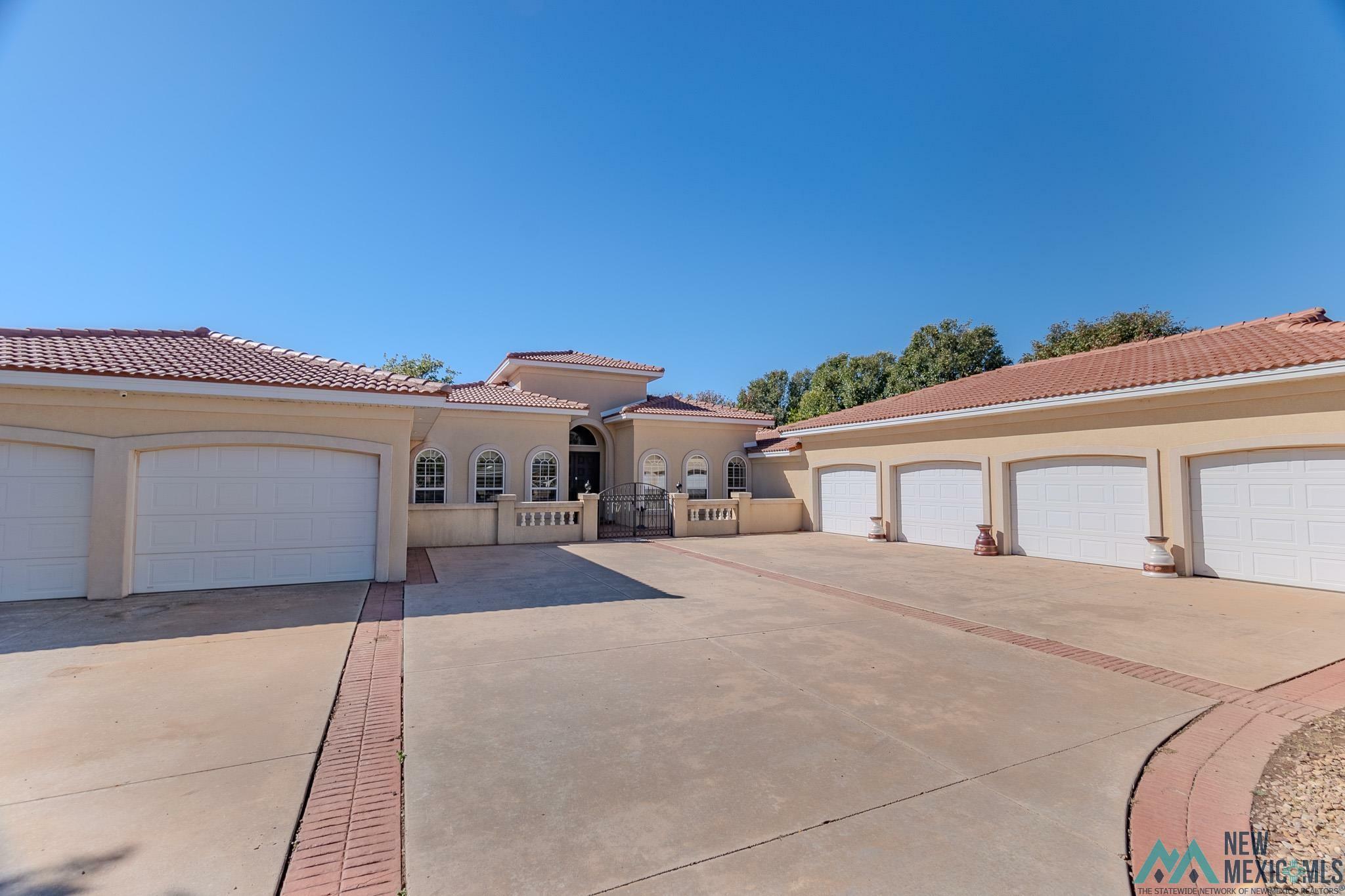 Property Photo:  124 Colonial Estates Parkway  NM 88101 