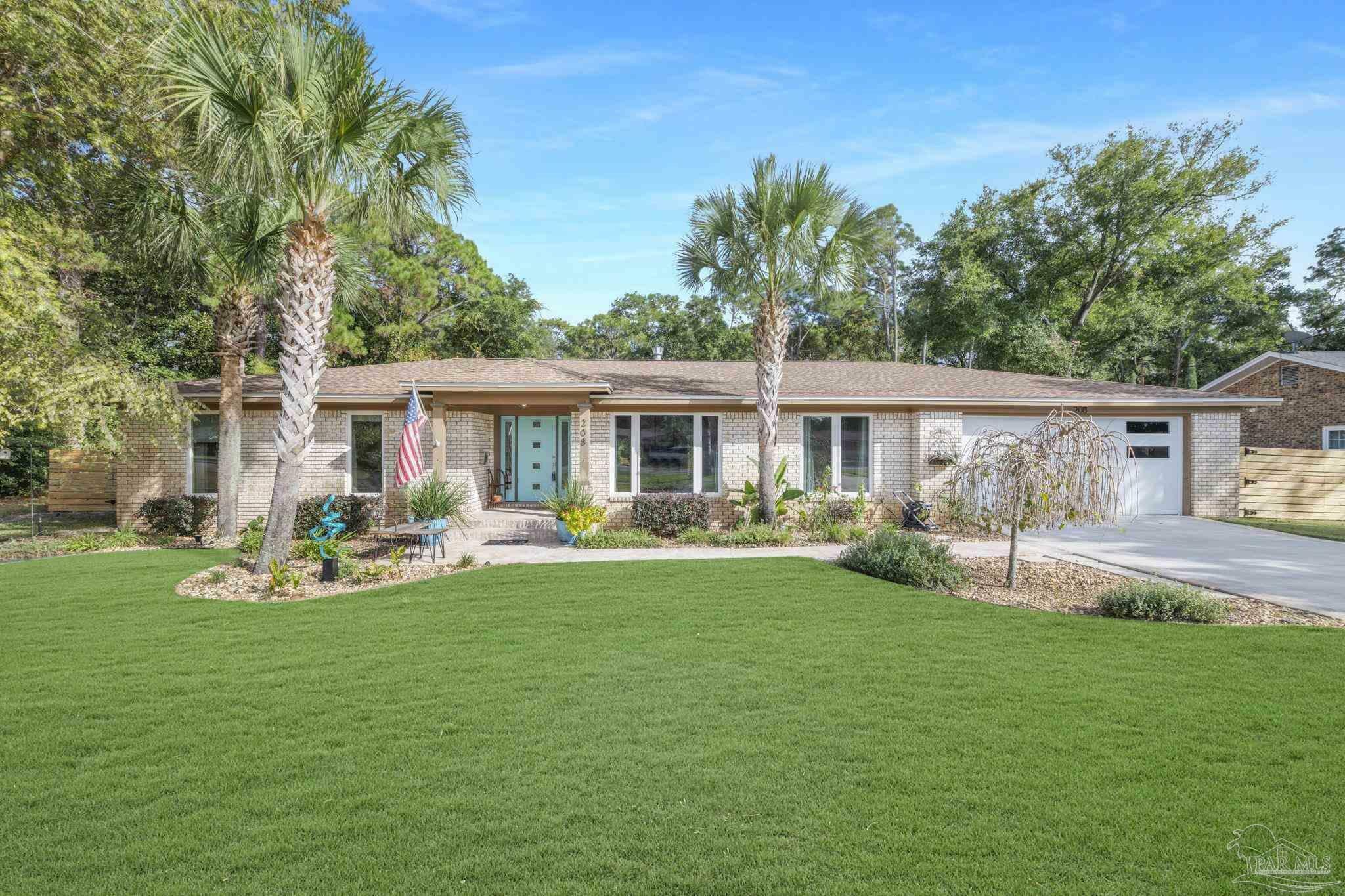 Property Photo:  208 S Sunset Blvd  FL 32561 