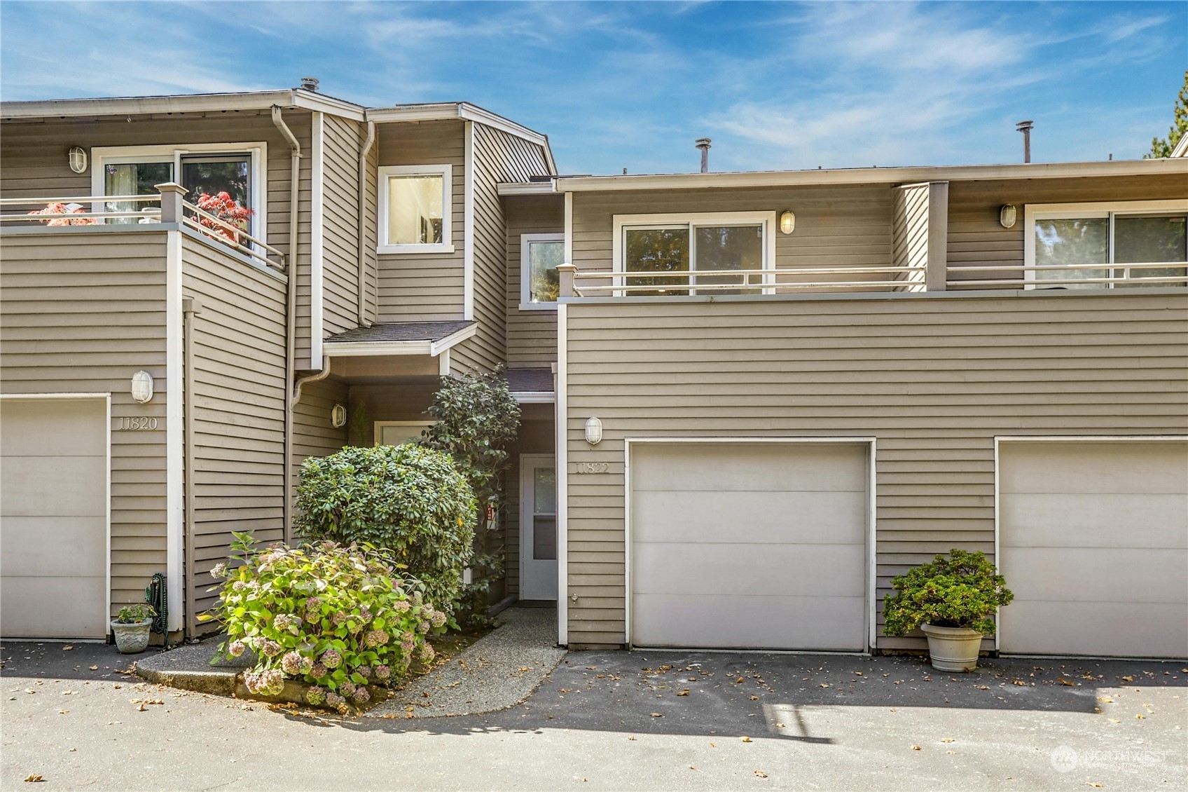 Property Photo:  11822 NE 80th Street 7  WA 98033 