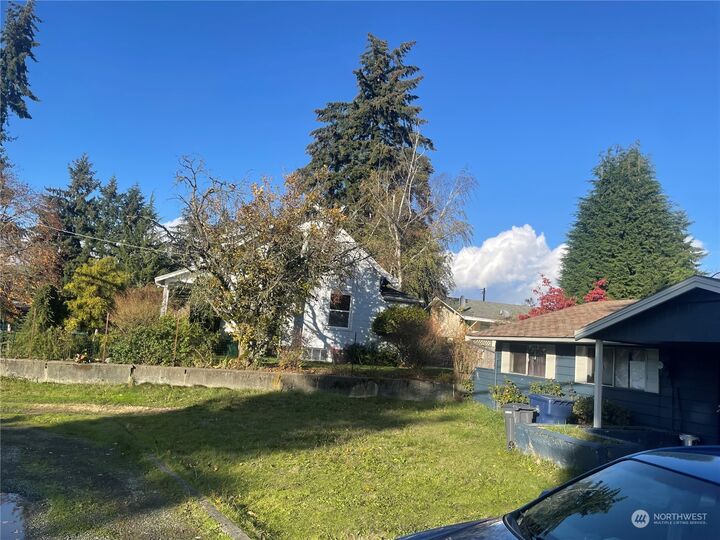 Property Photo: 14226 Military Road S WA 98168