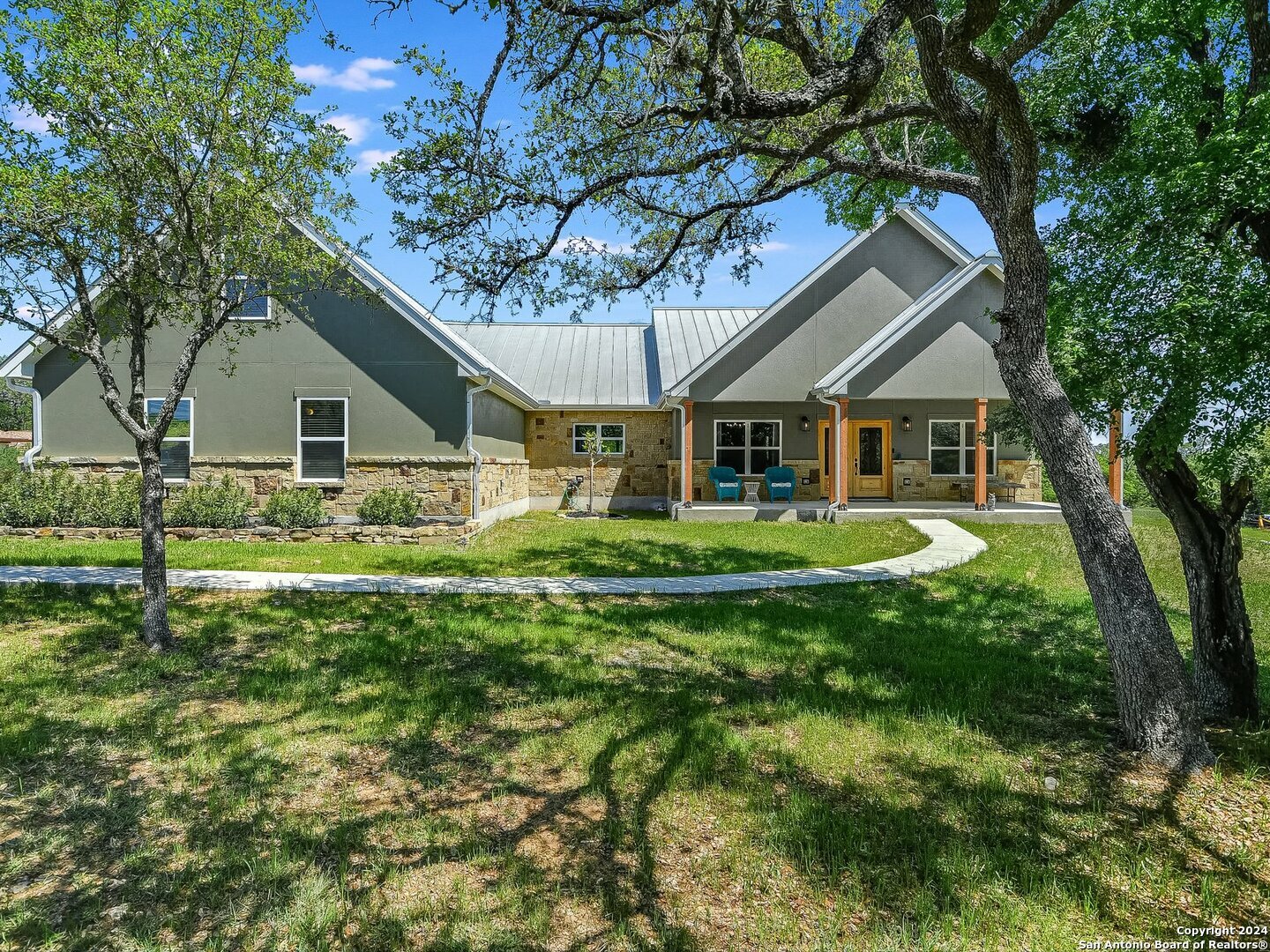 Property Photo:  653 Cambridge Dr  TX 78132 