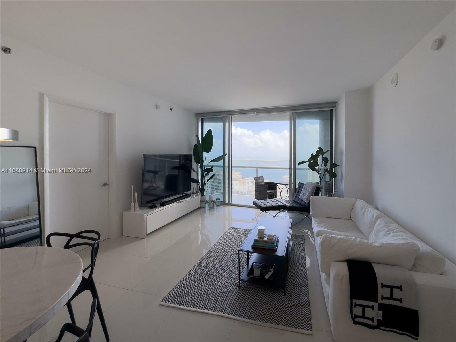 Property Photo:  475 Brickell Ave 3907  FL 33131 