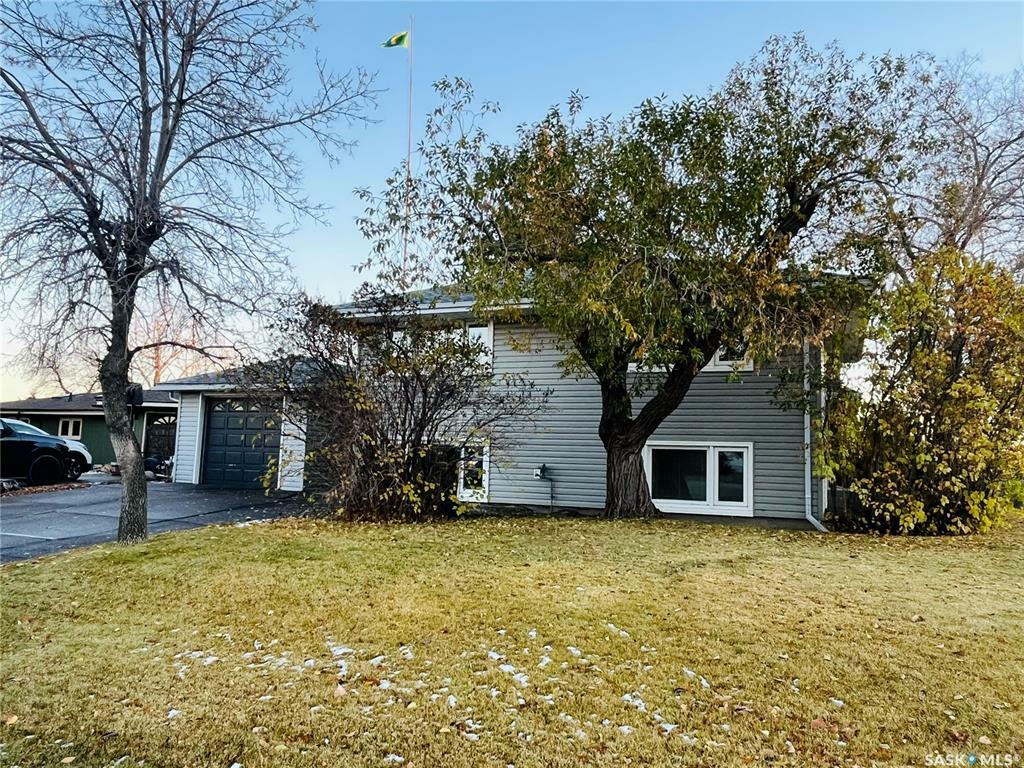 Property Photo:  604 North Hill Drive  SK S9H 1X2 