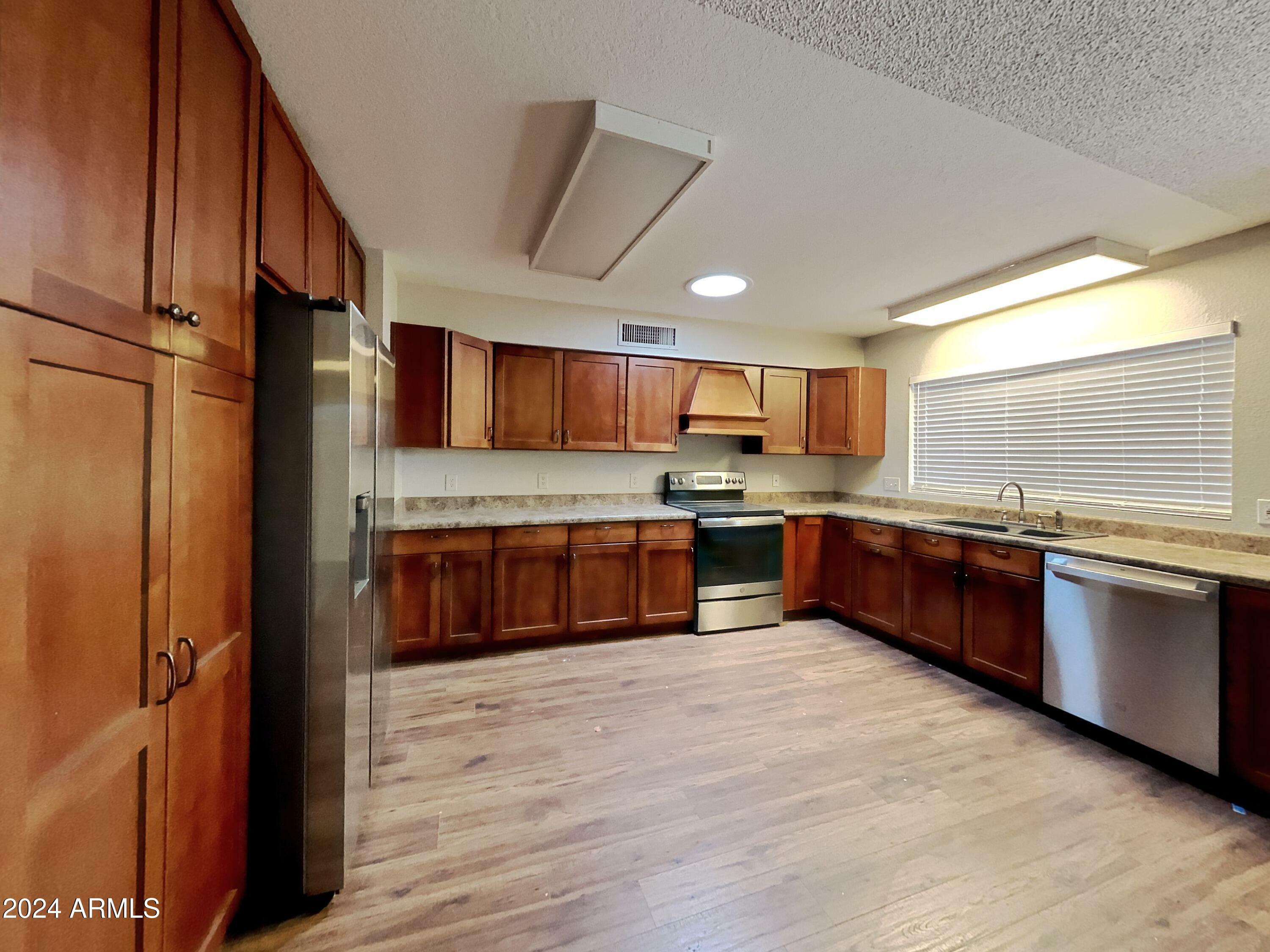 Property Photo:  19038 N 2nd Avenue  AZ 85027 