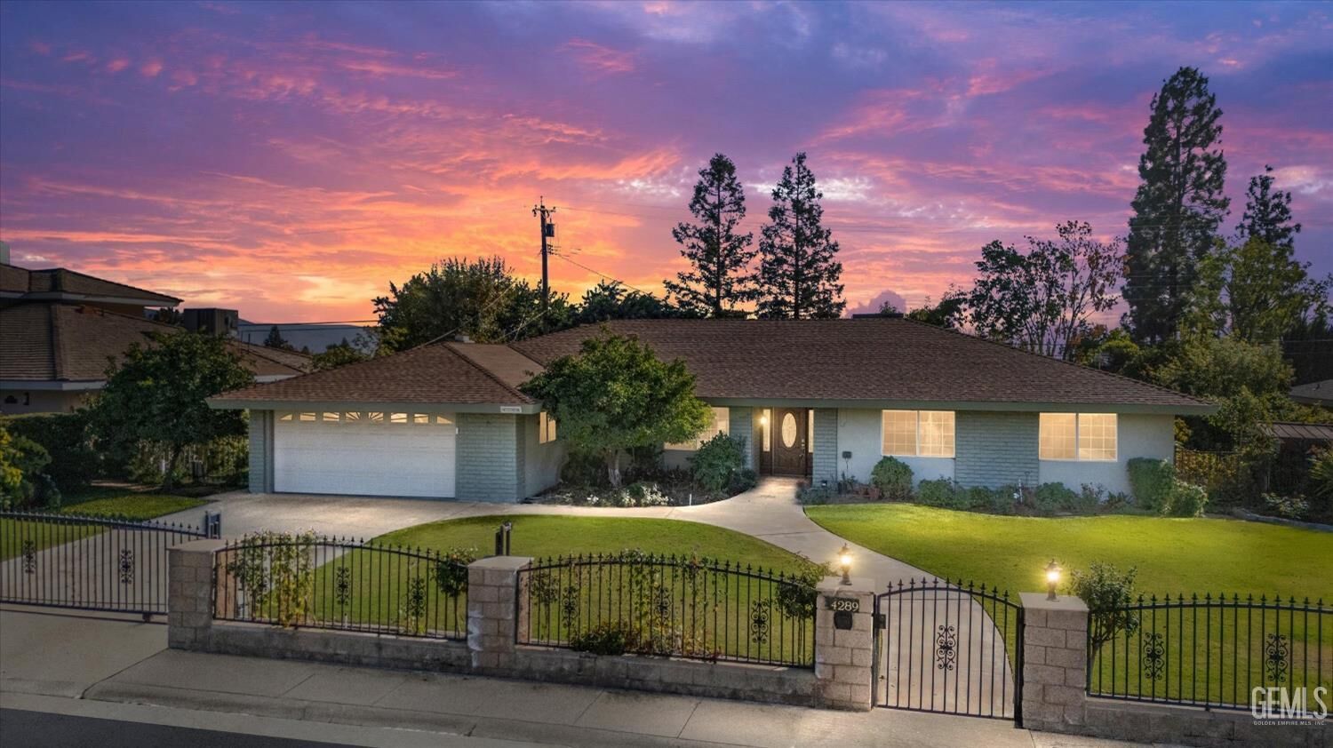Property Photo:  4289 Country Club Drive  CA 93306 