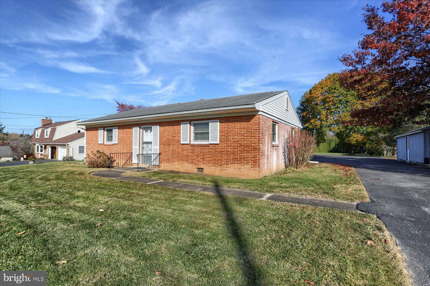 Property Photo:  93 Longmeadow Street  PA 17055 