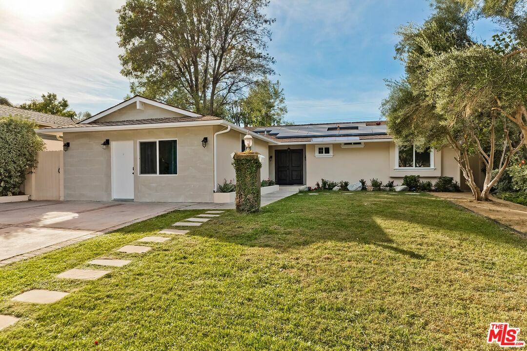 Property Photo:  6115   Glide Ave  CA 91367 