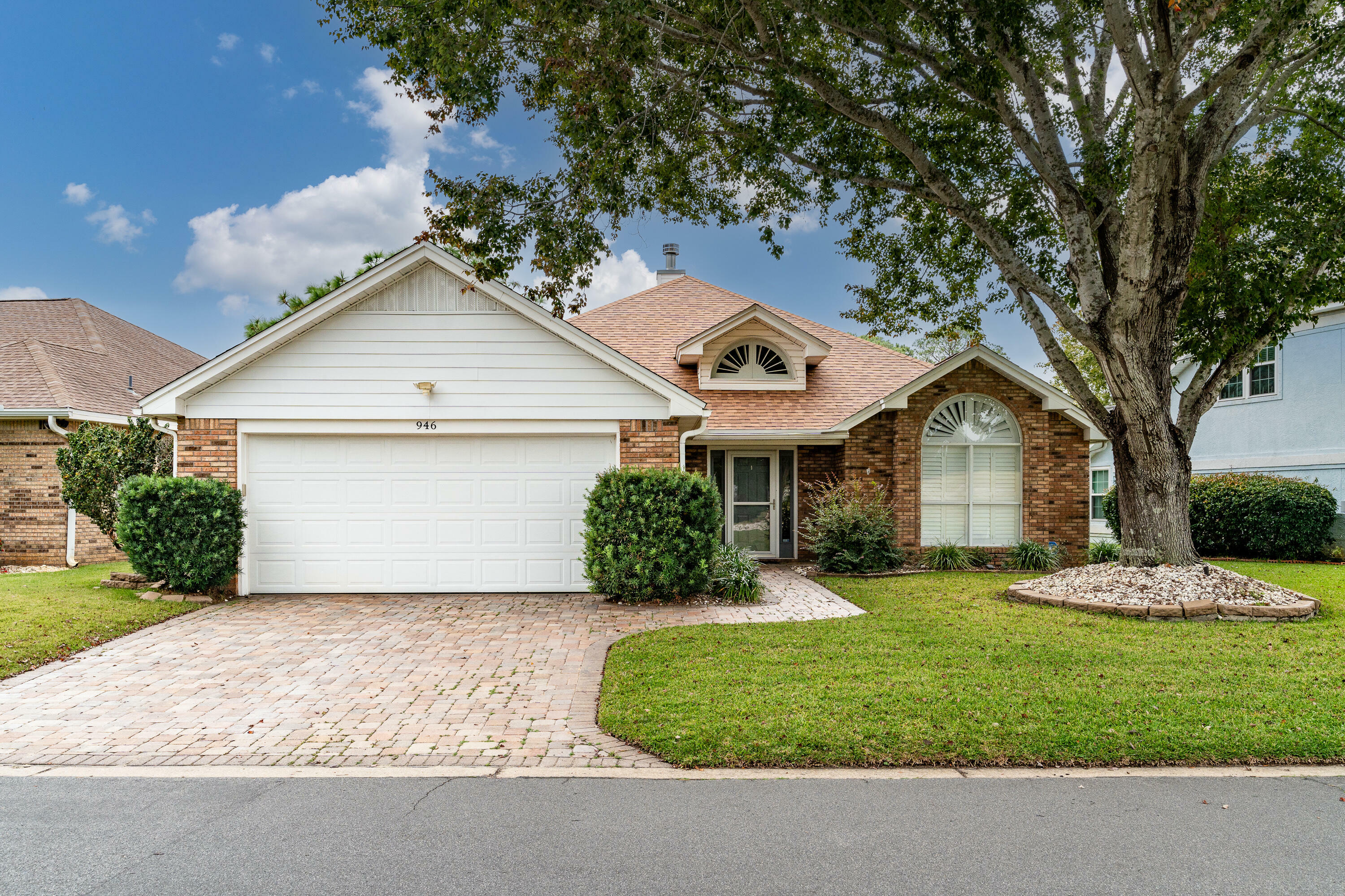 Property Photo:  946 Shalimar Point Drive  FL 32579 