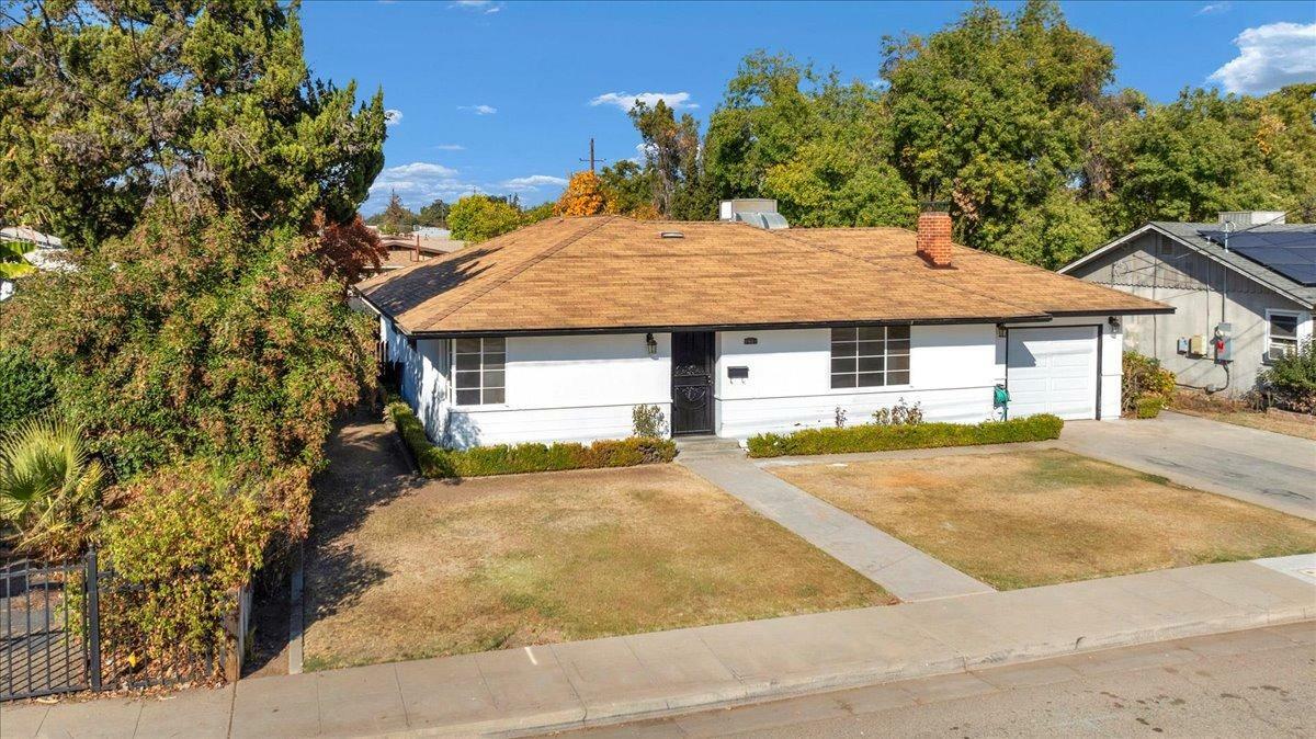 Property Photo:  628 W Weldon  CA 93705 