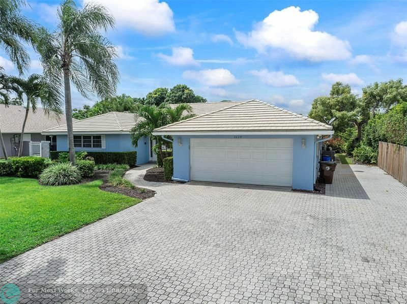 Property Photo:  7639 W Lake Dr  FL 33406 