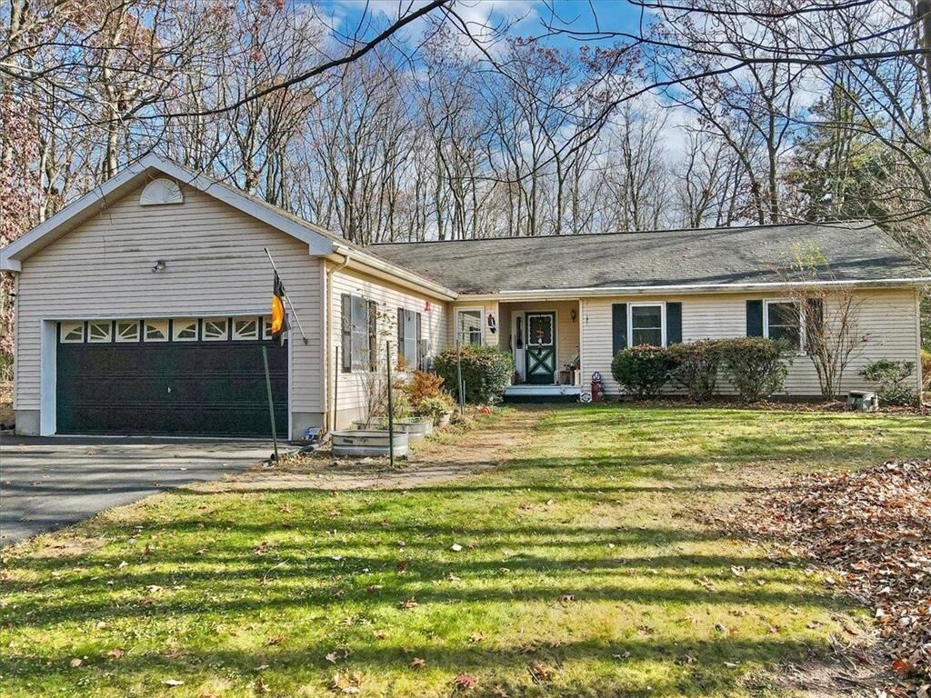 Property Photo: 14 Whippoorwill Drive PA 18353
