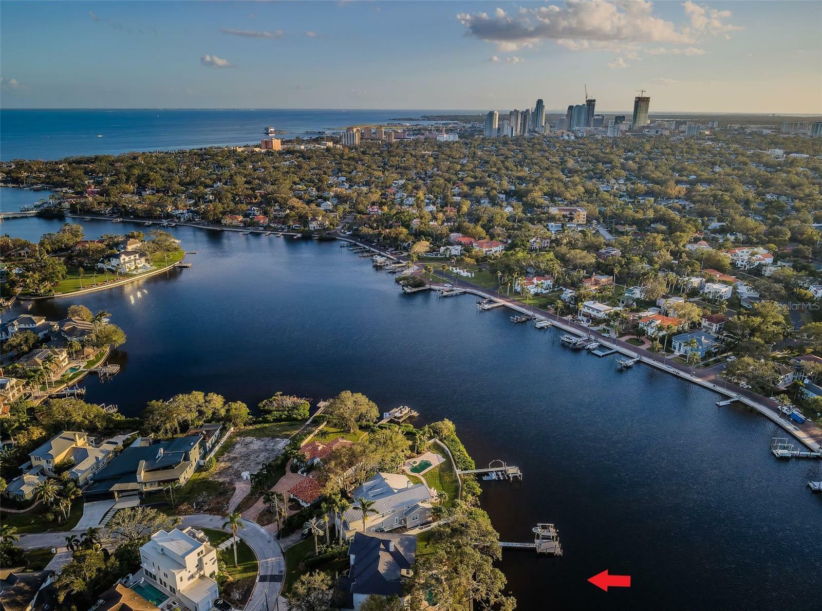 Property Photo: 1100 Monterey Boulevard NE FL 33704