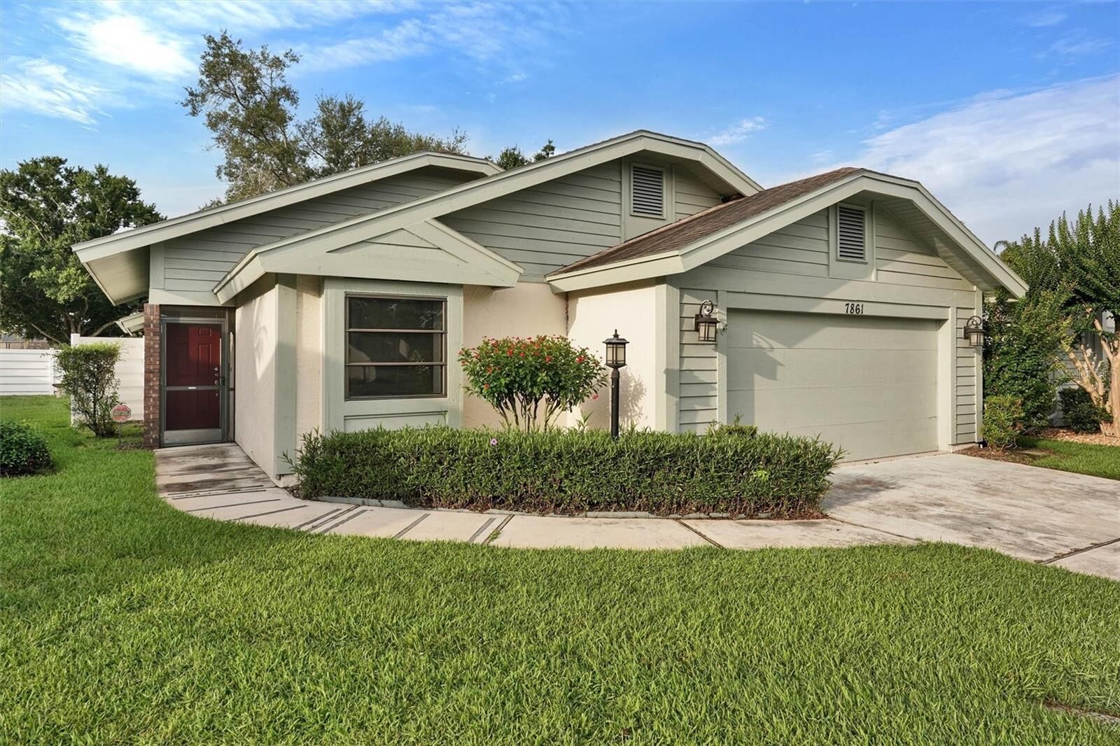 Property Photo: 7861 Pine Trace Drive 7861 FL 34243