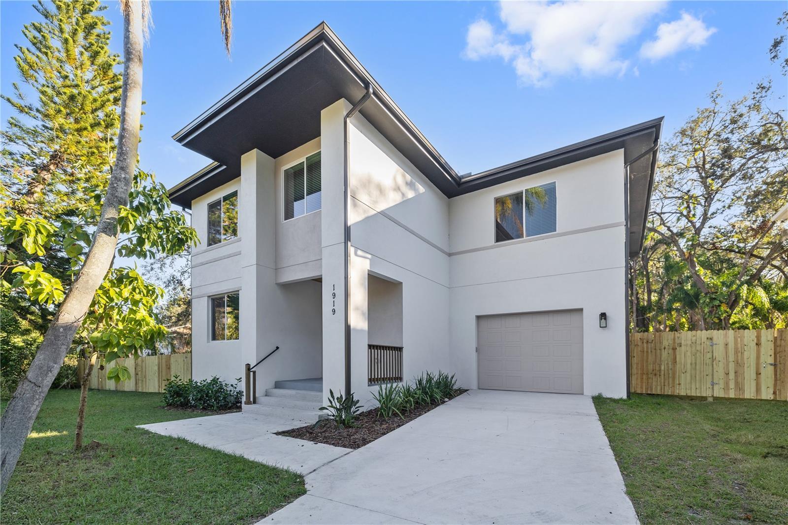 Property Photo: 1919 E Hamilton Avenue FL 33610