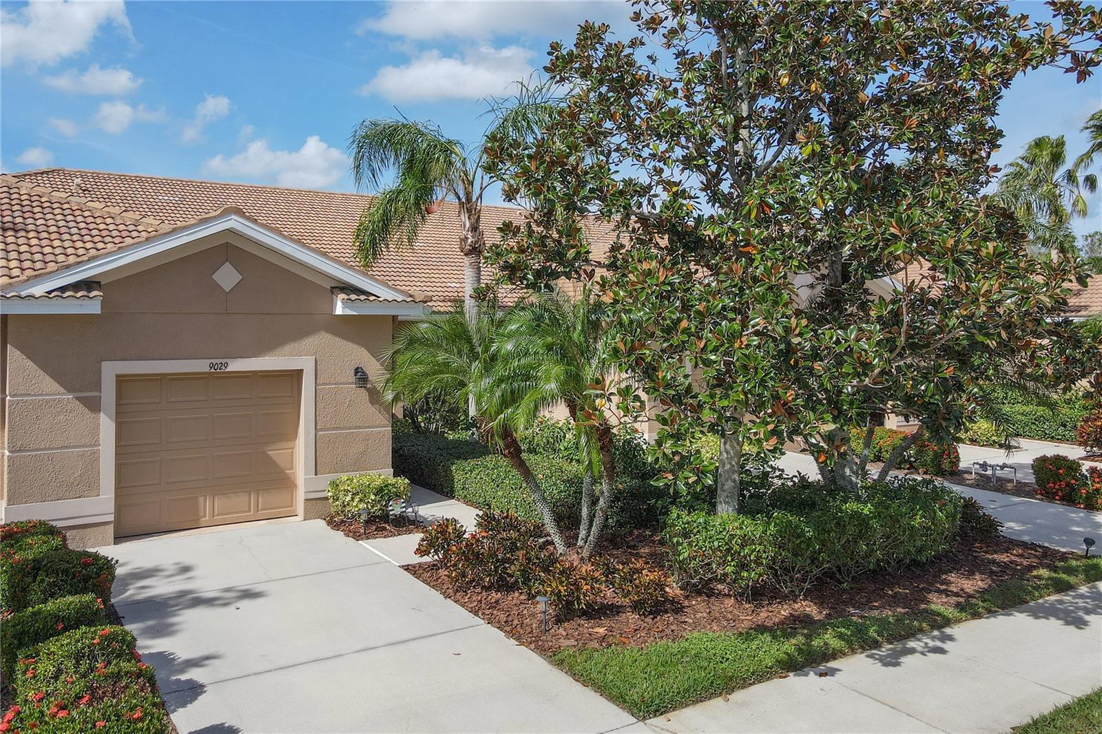 Property Photo:  9029 Stone Harbour Loop  FL 34212 