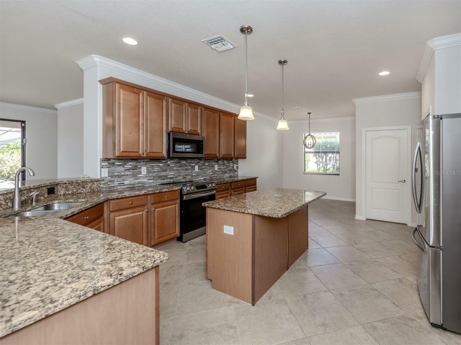 Property Photo:  13240 Amerigo Lane  FL 34293 