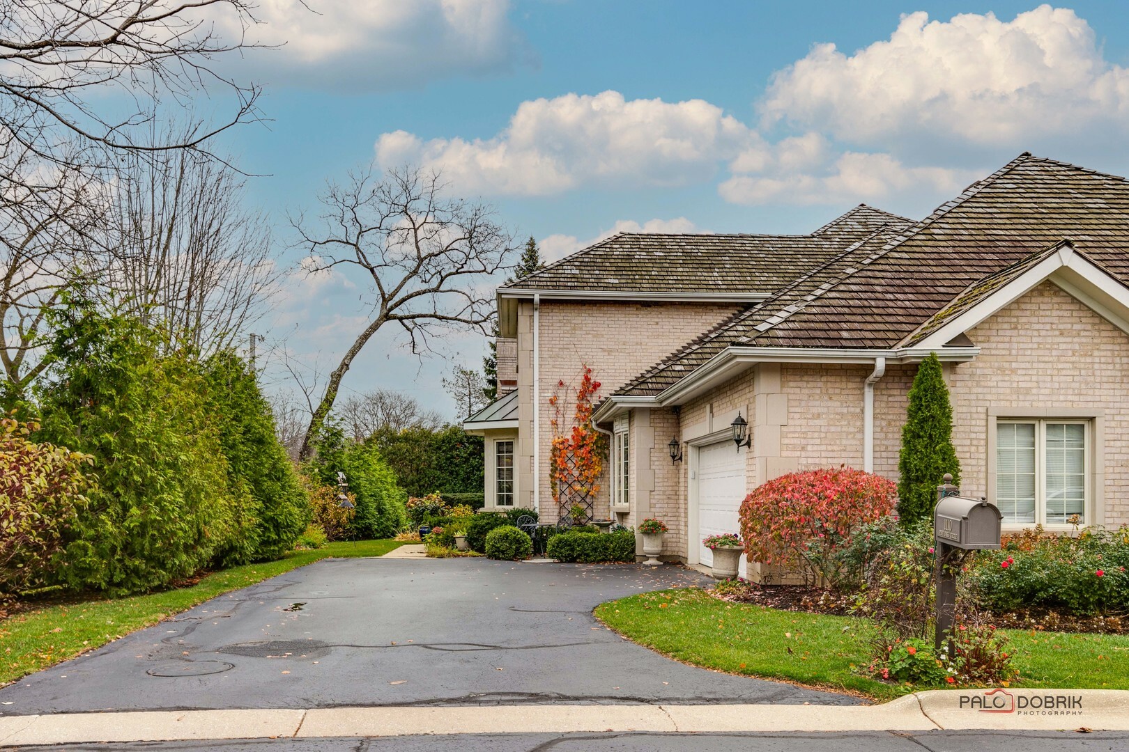 Property Photo:  1110 Pine Oaks Circle  IL 60045 