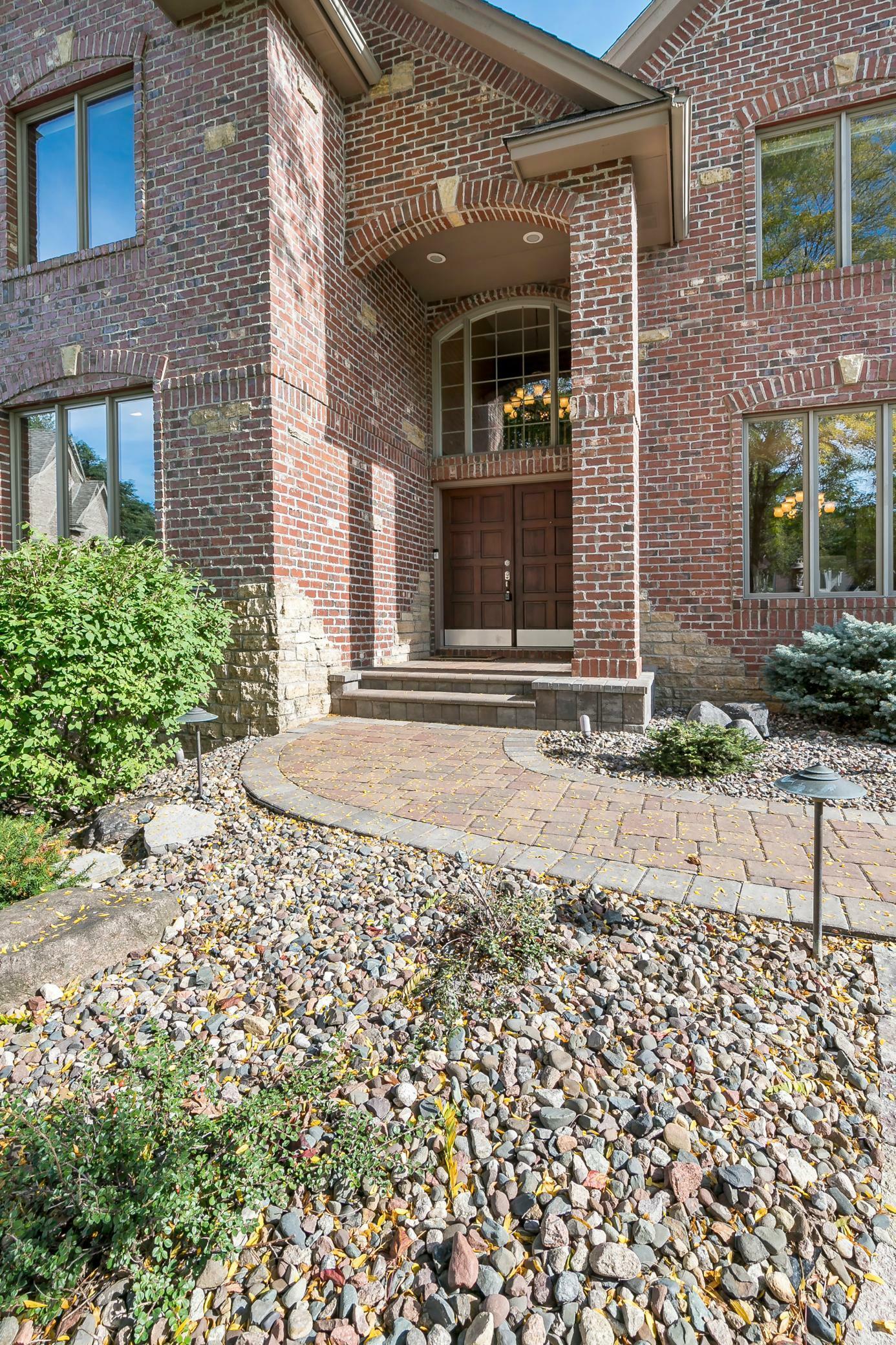 Property Photo:  1504 Summit Oaks Court  MN 55337 