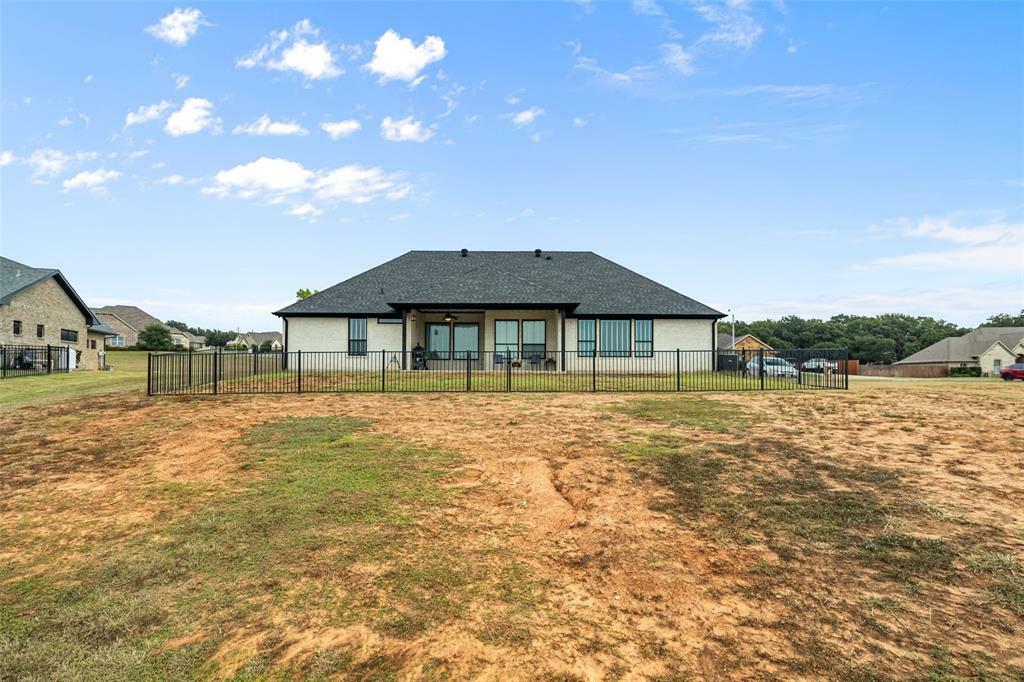 Property Photo:  4014 Upper Lake Circle  TX 76049 