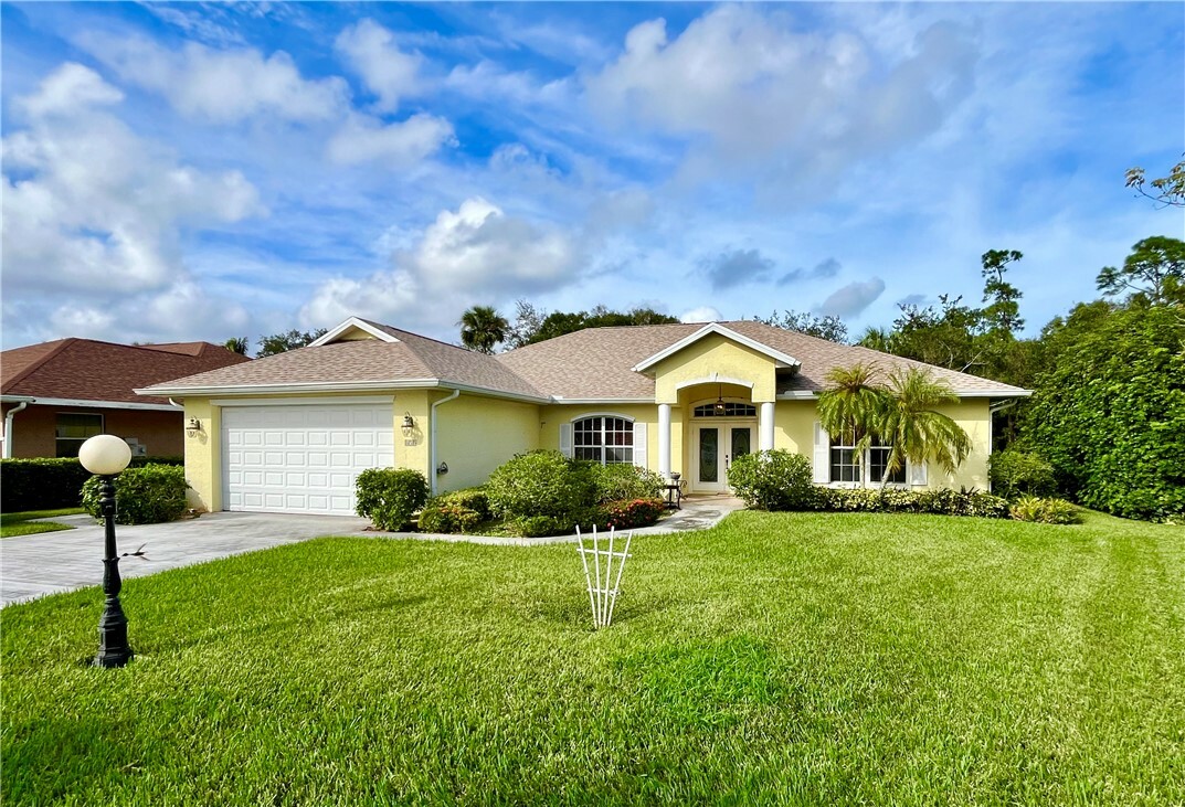 Property Photo:  850 41st Court  FL 32960 