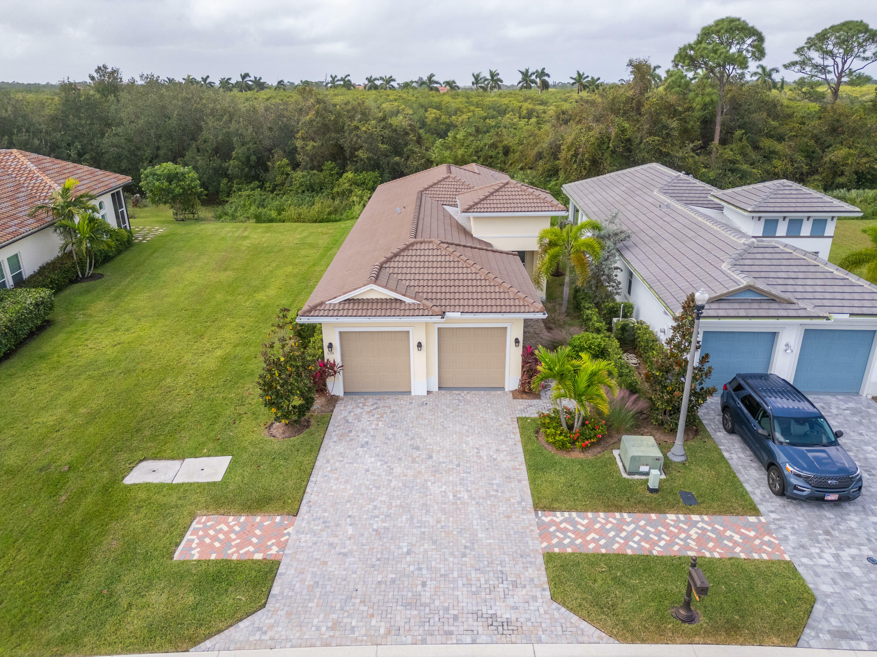 Property Photo: 139 SE Via Bisento FL 34952