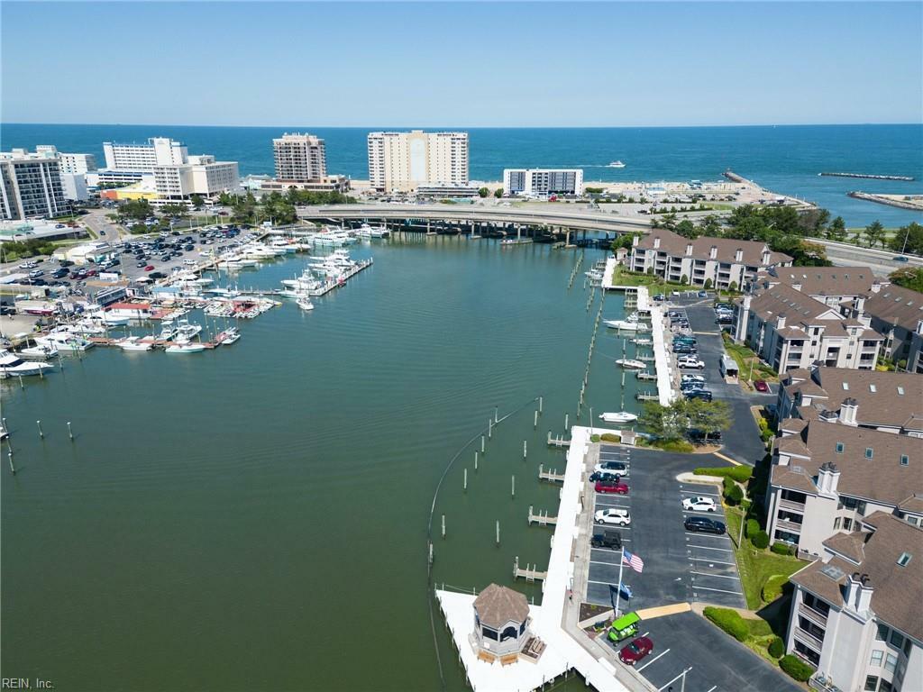 Property Photo:  405 Harbour Point Point #305  VA 23451 