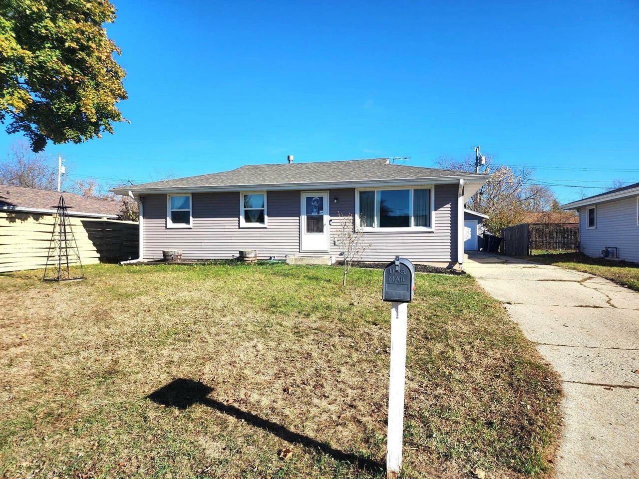 Property Photo:  2121 Garden Drive  WI 53546 