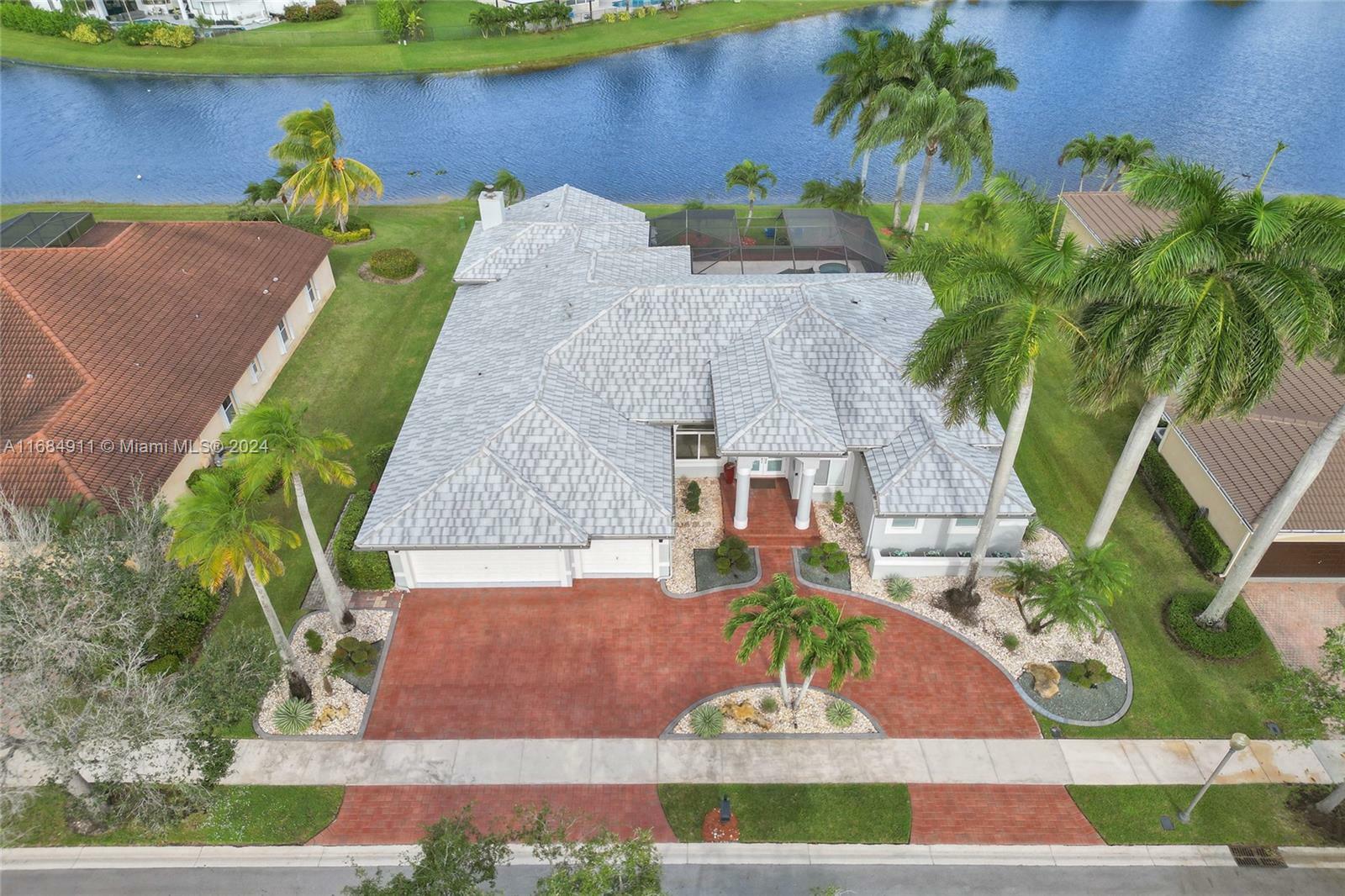 Property Photo:  372 Mallard Drive  FL 33327 