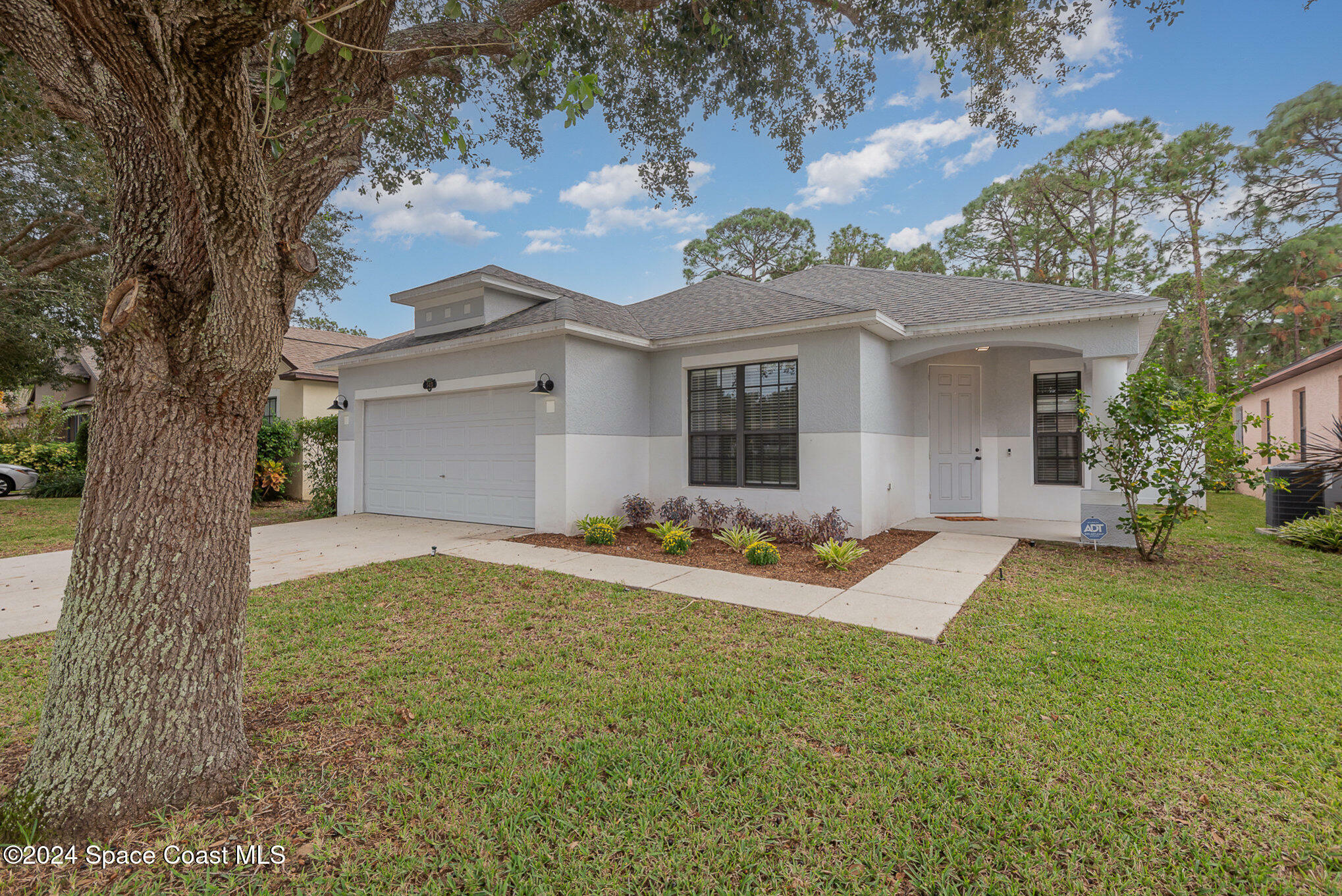 Property Photo:  543 Marian Court  FL 32780 