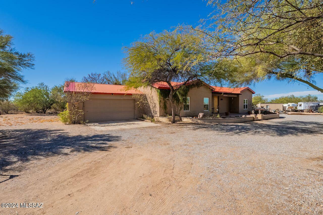 Property Photo:  7051 N Guthrie Road  AZ 85743 