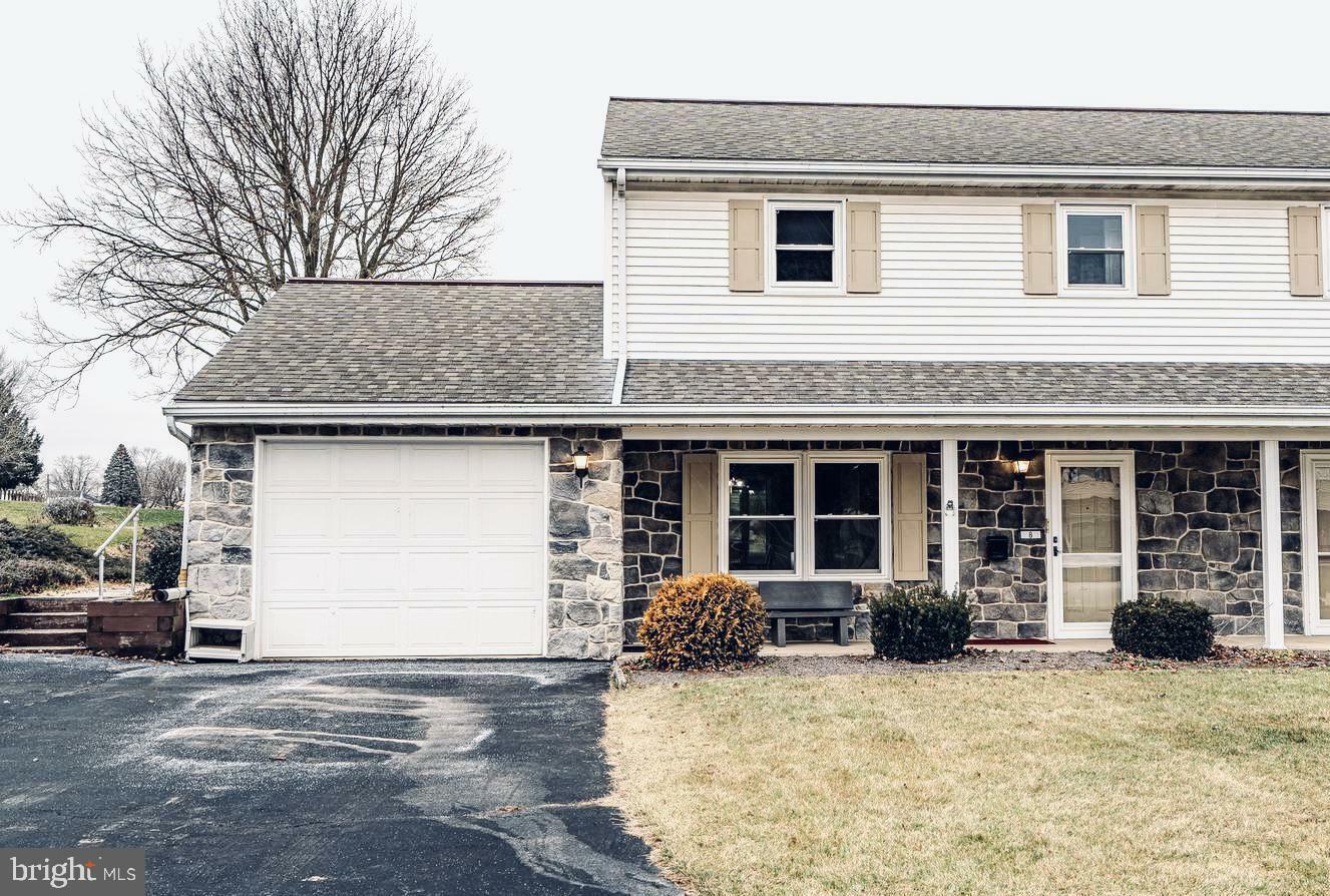 Property Photo:  8 Oriole Drive  PA 17522 