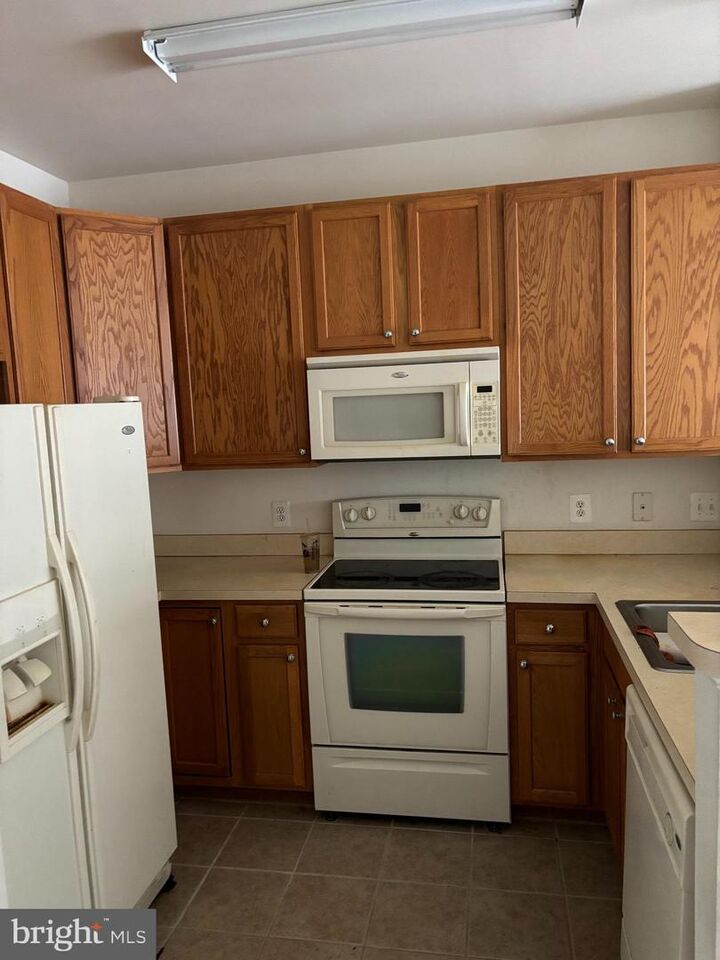 Property Photo:  2801 Forest Run Drive 1-204  MD 20747 