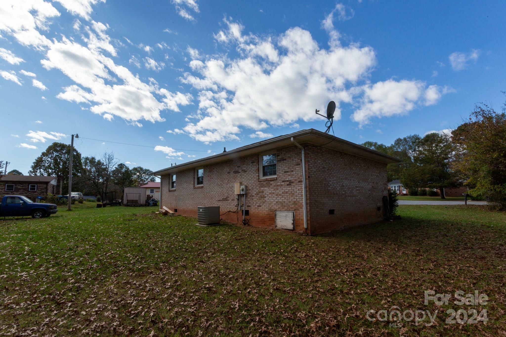 Property Photo:  128 Ridgeway Court  NC 28043 