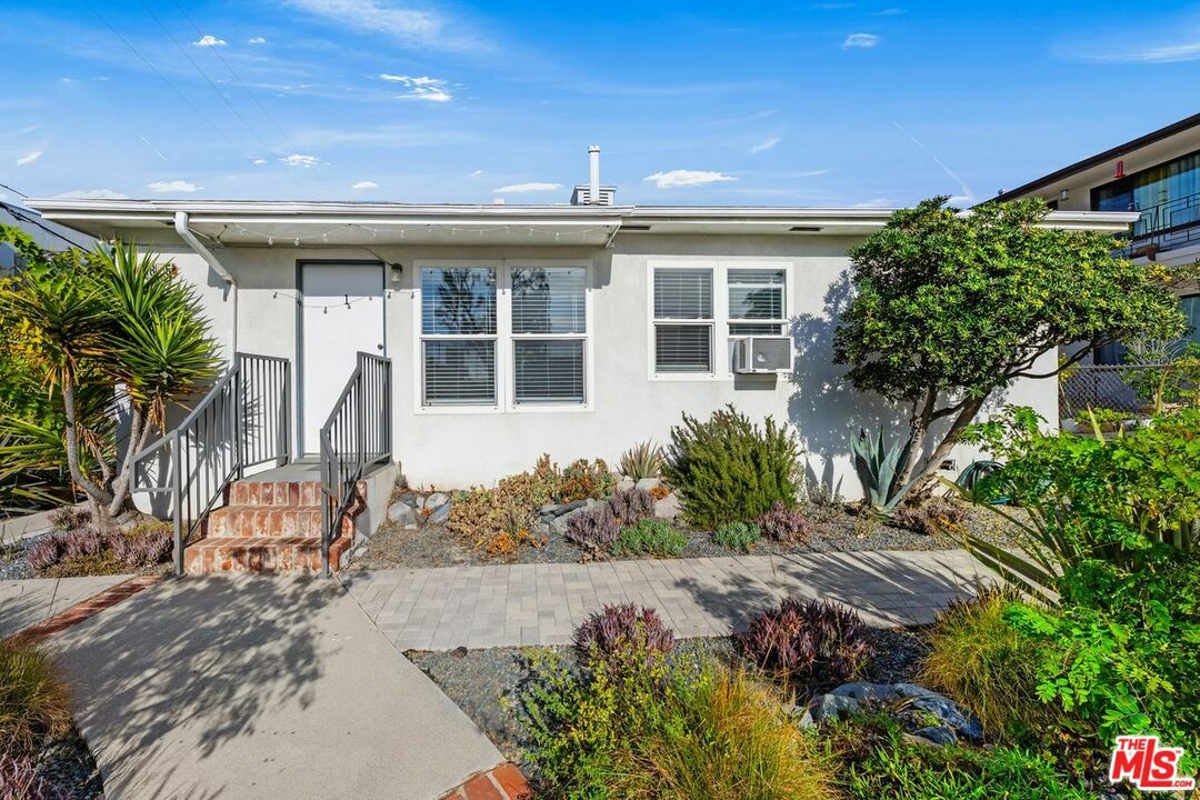 Property Photo:  1805 7th St 1  CA 90401 