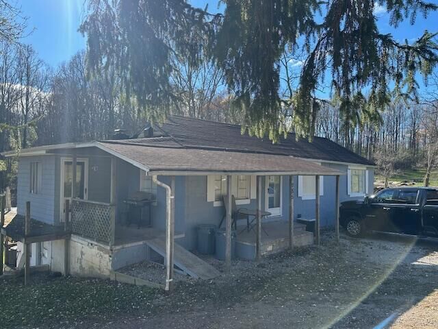 Property Photo: 985 Pump Station SE Road OH 43155