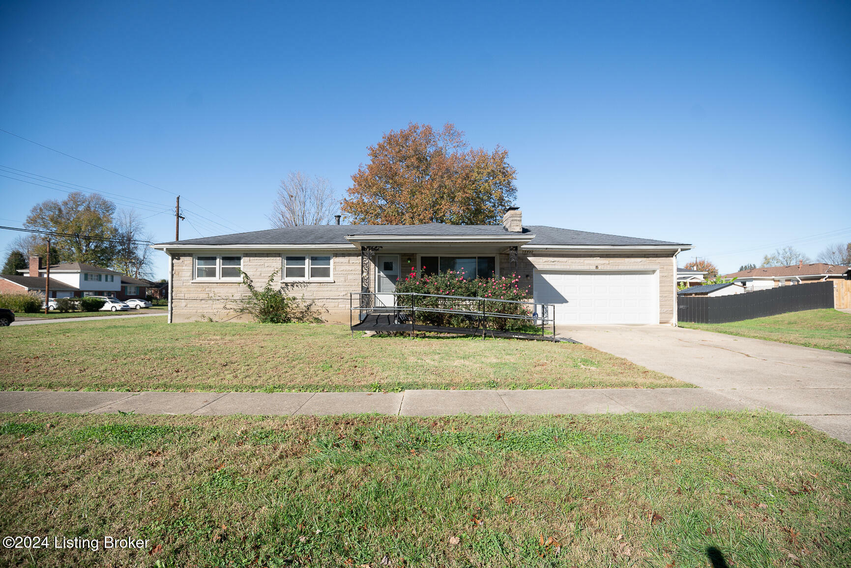 Property Photo:  10902 Blaze Way  KY 40272 