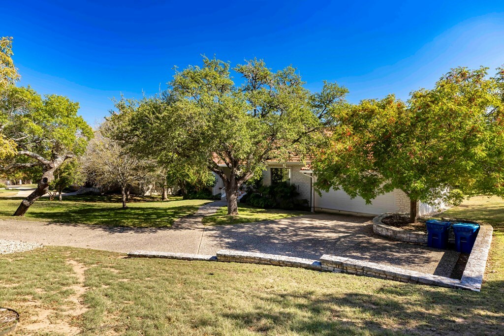 Property Photo:  409 Spring Mill Dr  TX 78028 