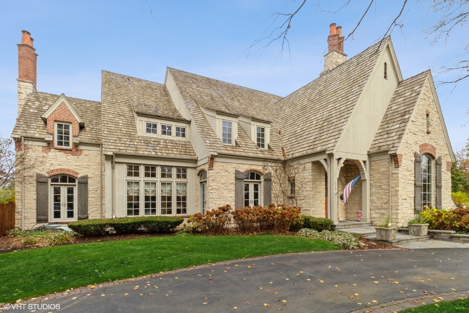 Property Photo:  629 Woodside Avenue  IL 60521 