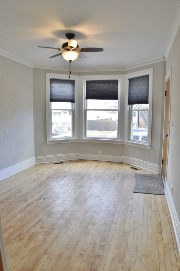 Property Photo:  3325 N Ridgeway Avenue 1  IL 60618 