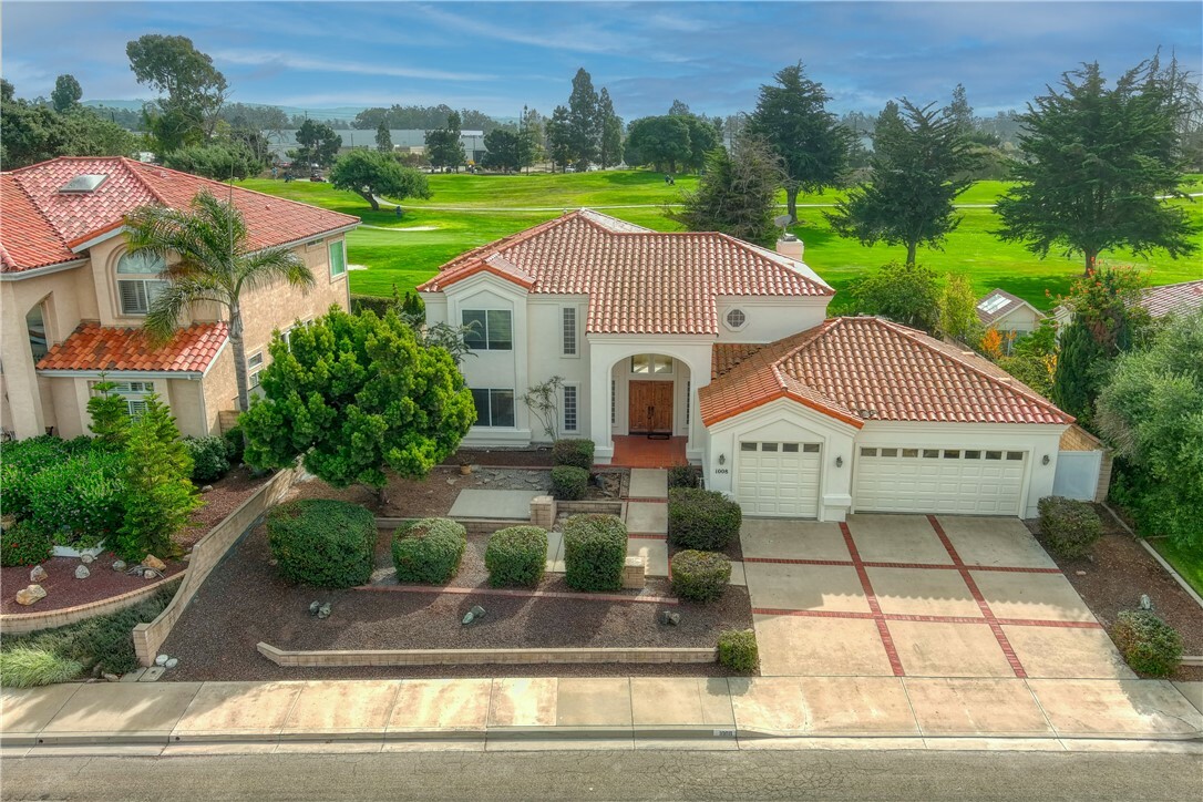 Property Photo:  1008 Fairway Vista Drive  CA 93455 