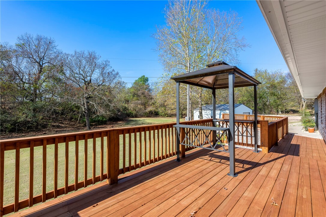 Property Photo:  1123 S Barrington Road  AR 72762 